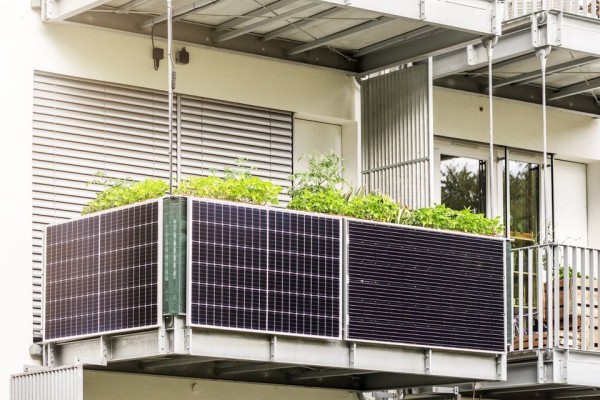 Solarset Premium 600W steckfertige Anlage für Balkon-, Wand-, Boden-Montage(Preis m.0%MwSt f.Käufer gem.§12Abs.3UstG)